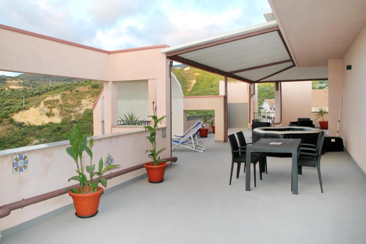 Attico Vista Mare Con Terrazza E Spa Riscaldata Santo Stefano di Camastra Exterior photo