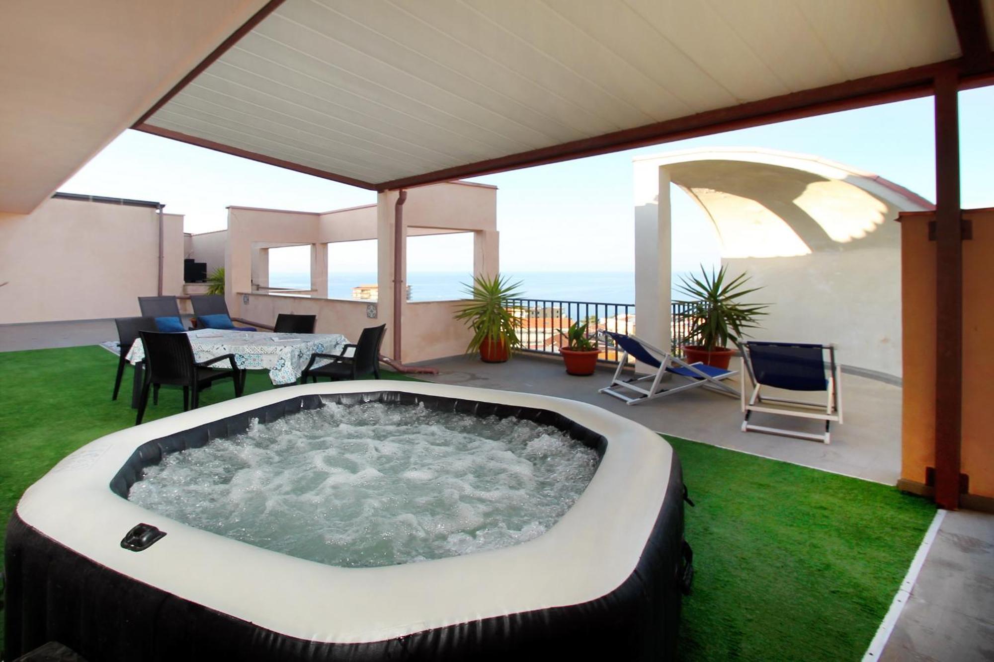 Attico Vista Mare Con Terrazza E Spa Riscaldata Santo Stefano di Camastra Exterior photo